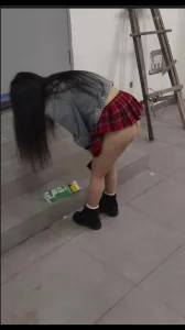 灰丝白袜马丁靴商圈消防通道速射来一波