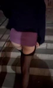 和黑丝骚逼学妹去天台野战
